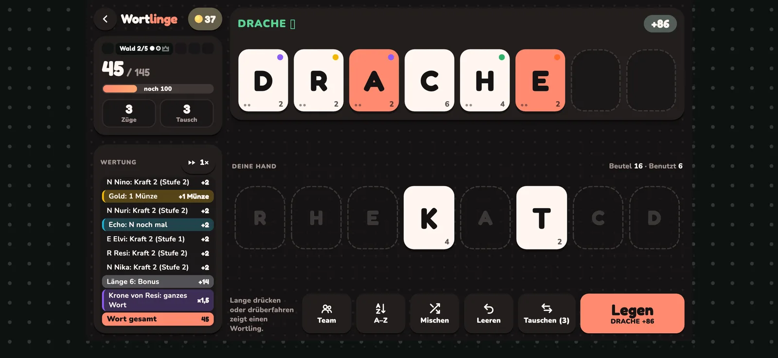 Eine Runde in Wörds: das Wort DRACHE liegt in der Reihe, links die Wertung Schritt für Schritt, unten die restlichen Buchstaben der Hand und der Knopf Legen.